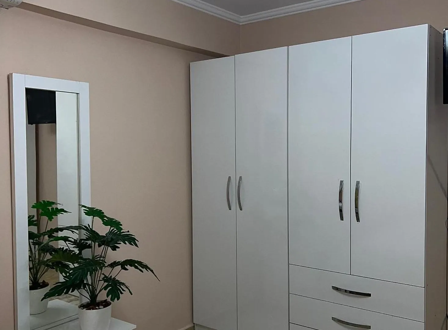 טיראנה Art Apartment 0*,
